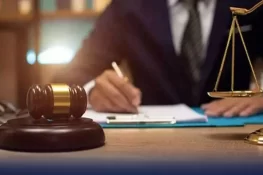 عدالت کا شوکت خانم اسپتال اور نمل یونیورسٹی کے اکاؤنٹس ڈی سیز کرنے کا حکم