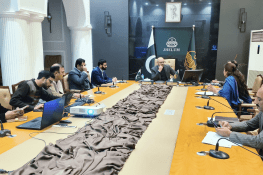 جہلم: ڈپٹی کمشنر میر رضا اوزگن کی زیر صدارت ترقیاتی منصوبوں کا جائزہ اجلاس