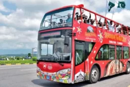 لاہور: ڈبل ڈیکر بس سروس کی آمدن اور سیاحوں کی تعداد میں نمایاں اضافہ ریکارڈ م