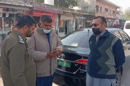 جہلم: قانون سب کے لیے برابر — سیٹ بیلٹ نہ باندھنے پر اے ڈی سی جی کی سرکاری گاڑی کا چالان