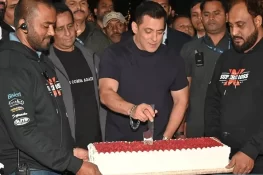 سلمان خان 60 سال کے ہوگئے، خاندان اور مداحوں کے ساتھ منائی سالگرہ