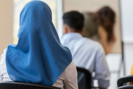 آسٹریا میں 14 سال سے کم عمر طالبات کے حجاب پر تازہ پابندی منظور