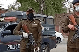 کار میں پولیس لائٹ لگا کر گھومنے والا ملزم گرفتار