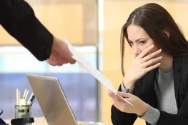 سپین: دفتر جلد پہنچنے پر ملازمہ برطرف، عدالت نے مالک کا فیصلہ درست قرار دیا