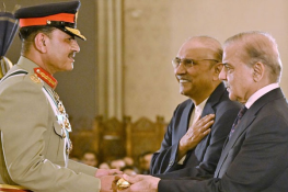 قومی دفاع کو متحد ہو کر ناقابلِ تسخیر بنائیں گے:وزیرِ اعظم