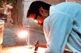 گجرات میں لیبر قوانین کی خلاف ورزی پر 7 اداروں کو نوٹس جاری