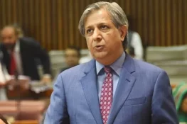 پارٹی میں مشاورت کا عمل موجود ہے، مگر فیصلہ کن اختیار نواز شریف کے پاس ہے: اعظم نذیر تارڑ