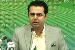 بانی پی ٹی آئی جتنا انتشار ہوگا پاکستان اتنا کمزور ہوگا، یہی سوچ رکھتا ہے: طلال چوہدری