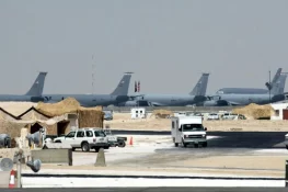 برطانیہ کا قطر میں امریکی فوجی اڈے سے عملہ نکالنے کا فیصلہ