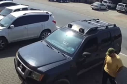 شارجہ: دن دہاڑے کار چوری، چند گھنٹوں میں ملزم گرفتار اور گاڑی برآمد