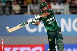 دوسرا ٹی ٹوئنٹی: پاکستان کا دھواں دار آغاز، پاور پلے میں جارحانہ بیٹنگ کا مظاہرہ