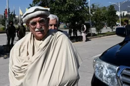 عمران خان کی صحت سے متعلق پھیلائی گئی باتیں بے بنیاد ہیں، محمود اچکزئی کا مؤقف