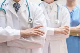 پاکستان کے 60 فیصد سے زائد ڈاکٹروں میں جسمانی و ذہنی تھکن کا سنگین انکشاف