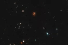 کائنات کے ننھے سرخ نشان کیا ہیں؟