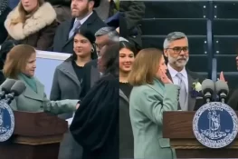 امریکا میں پہلی مسلم خاتون نائب گورنر غزالہ ہاشمی نے قرآنِ پاک پر حلف اٹھا لیا