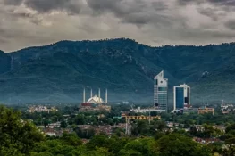 اسلام آباد کی ہائی رائز عمارتوں میں فائر سیفٹی کا بحران: نصف سے زائد عمارتیں بنیادی سہولیات سے محروم