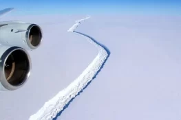 انٹارکٹیکا کی برفانی تہہ کے نیچے کیا چھپا ہے؟ سائنسدان جاننے میں کامیاب