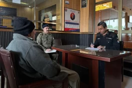 ڈی پی او جہلم کی تھانہ دینہ میں کھلی کچہری،شہریوں کے مسائل موقع پر حل کرنے کی ہدایات