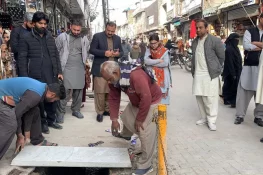 وزیراعلیٰ مریم نواز کے احکامات، ضلع جہلم میں کھلے مین ہولز کو ڈھانپنے کا کام تیزی سے جاری