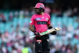 بگ بیش لیگ: بابر اعظم کی شاندار ففٹی، سڈنی سکسرز نے میلبرن رینی گیڈز کو 6 وکٹ سے ہرادیا