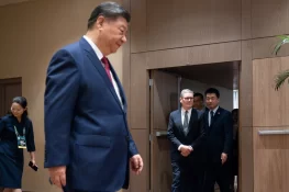 برطانوی وزیرِ اعظم کی چین آمد، تجارت، انسانی حقوق اور سائبر سکیورٹی ایجنڈے میں سرفہرست