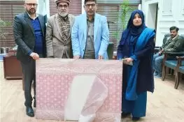 الخدمت فاؤنڈیشن کا تعلیمی مشن، 90 وائٹ بورڈز ضلعی انتظامیہ کے حوالے