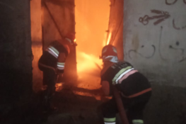 گجرات میں فرنیچر کے کارخانے میں آگ