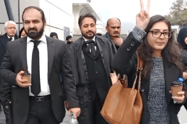 متنازع ٹویٹس کیس: ایمان مزاری اور ہادی علی چٹھہ گرفتار