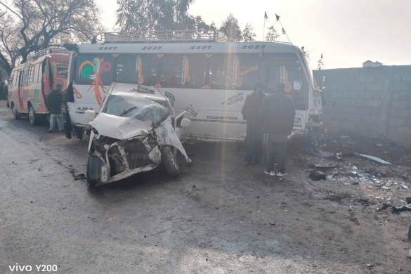 کھاریاں : سوزوکی ویگن آر اور منی مزدا بس میں تصادم، تین افراد زخمی