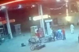 کراچی: ڈاکو پیٹرول پمپ سے 33 لاکھ روپے چھین کر فرار