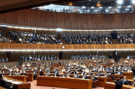 وفاقی وزیر سمیت 32 ارکانِ قومی اسمبلی کی رکنیت معطل