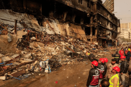 گل پلازہ سانحہ: اموات 67 تک پہنچ گئیں، 77 افراد اب بھی لاپتہ