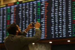 پاکستان اسٹاک ایکسچینج میں مندی، 100 انڈیکس 1 لاکھ 77 ہزار تک گر گیا