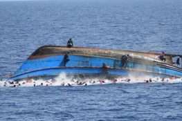 یونان کے ساحل کے قریب مہاجرین کی کشتی حادثے کا شکار، 14 افراد ہلاک، متعدد لاپتہ