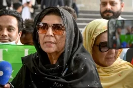 سلمان صفدر نے بتایا کہ عمران خان کی آنکھ سے پانی نکل رہا تھا: علیمہ خان