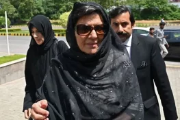 26 نومبر احتجاج کیس: علیمہ خان کے ناقابلِ ضمانت وارنٹِ گرفتاری جاری