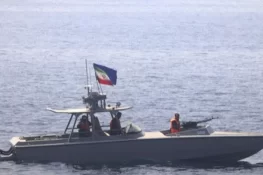 آبنائے ہرمز میں ایرانی پاسدارانِ انقلاب کی بحری مشقیں شروع