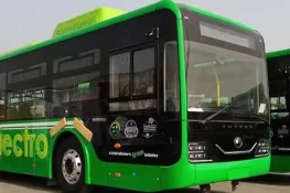 راولپنڈی: اوباش نوجوانوں نے گرین بس پر پتھراؤ کر دیا، ایک مسافر زخمی