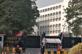 ایران میں مقیم پاکستانی شہریوں کو محتاط رہنے کی ہدایت، غیر ضروری سفر سے گریز کریں