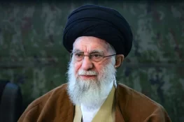 ایران پر امریکی و اسرائیلی حملے: آیت اللّٰہ خامنہ ای کہاں ہیں؟