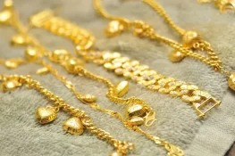 بھارت: سونے کی چین چھیننے والا چور اپنی خاص عادت کی وجہ سے پکڑا گیا