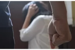 بھارت: لڑکے کا گرل فرینڈ پر تشدد، جسم پر سینیٹائزر لگا کر آگ لگادی گئی