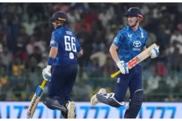 ٹی ٹوئنٹی ورلڈکپ سُپر 8: انگلینڈ کی سری لنکا کے خلاف بیٹنگ جاری