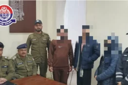 جہلم: ٹریفک قوانین کی خلاف ورزی اور پولیس سے بدتمیزی پر خاتون سمیت تین افراد گرفتار