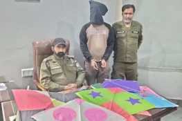 گجرات پولیس کی کارروائی: پتنگ فروش گرفتار، 6 پتنگیں برآمد