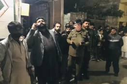 گجرات: مسلم بازار میں آتشزدگی،ریسکیو 1122 کی بروقت کارروائی سے بڑا حادثہ ٹل گیا