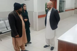 ڈپٹی کمشنر جہلم میر رضا اوزگن کا رورل ہیلتھ سینٹر للہ کا دورہ