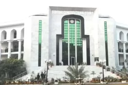 وفاقی آئینی عدالت کا فیصلہ: ٹیکس حکام کو بغیر نوٹس کسی بھی وقت چھاپے کا اختیار حاصل