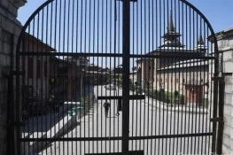 مقبوضہ کشمیر میں بھارتی جارحیت جاری، عوام کو عید کی نماز پڑھنے سے روک دیا