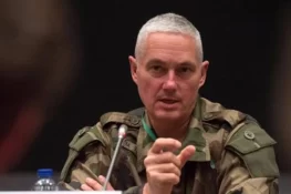 آبنائے ہرمز تنازع: نیٹو جنرل کی ٹرمپ پر تنقید، اتحادی حمایت کو “خطرناک فیصلہ” قرار